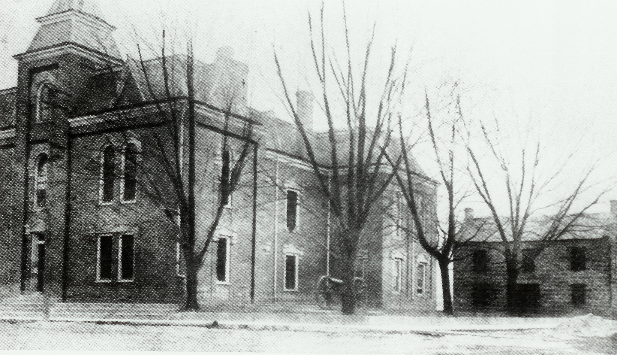A historic black and white photo of the Mercer County jail.