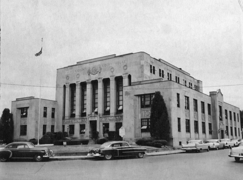 A historic black and white photo of the Mercer County Courthouse